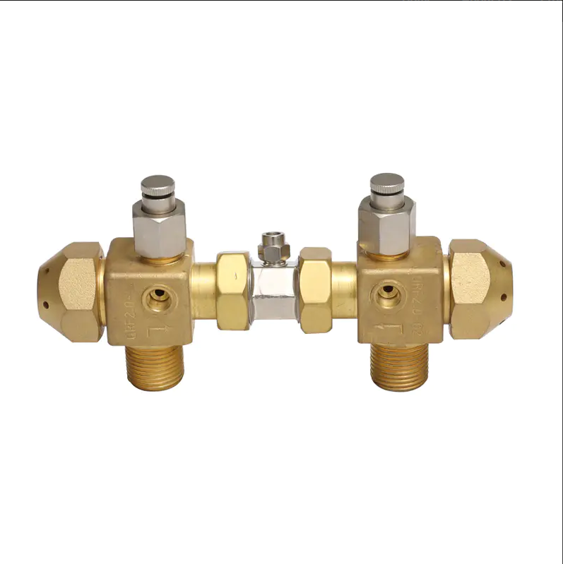 Dokážu spojky požiarnej hadice pretrhnúť alebo unikať pri vysokotlakovom prietoku vody?